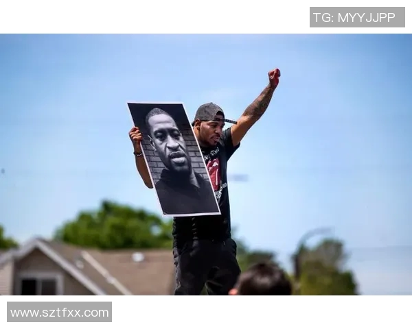 美国黑人社区热衷直播观看足球比赛的文化现象与影响分析